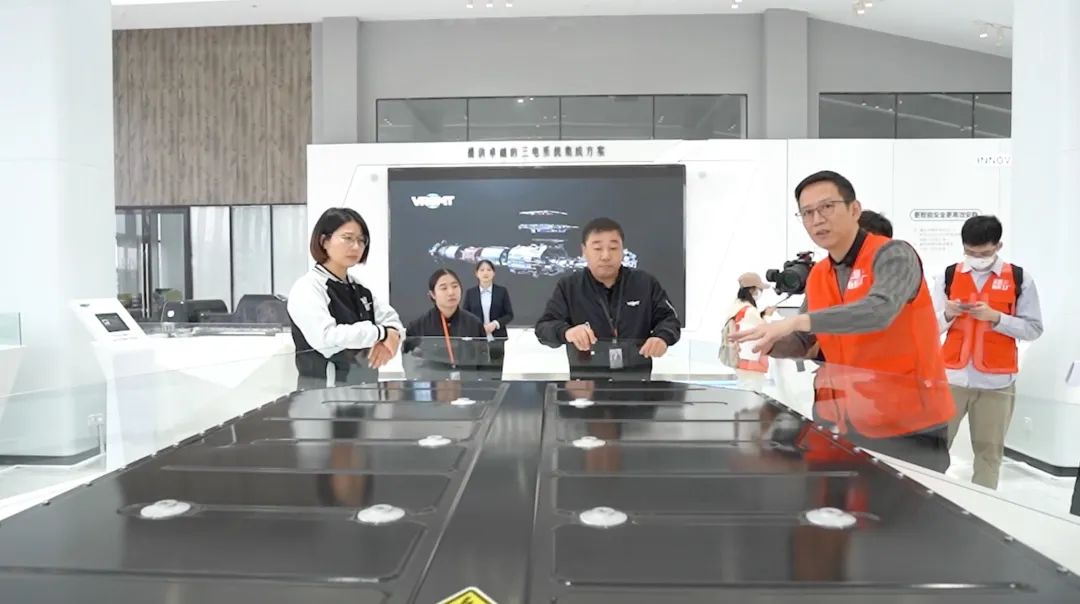 財經作家吳曉波實地探訪威睿工廠